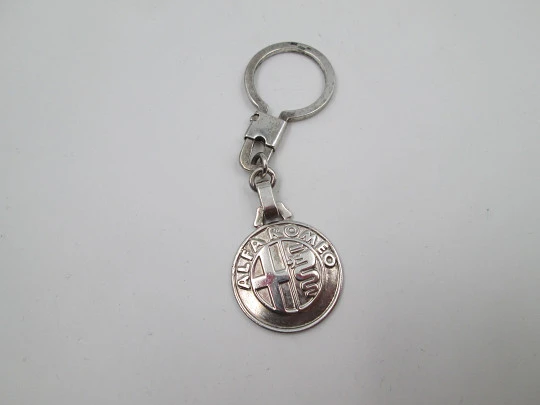 Alfa Romeo emblem circular keychain. 925 sterling silver. Chain and hook. Spain. 1980's