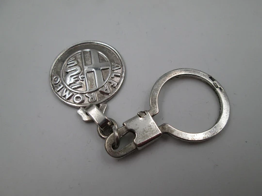 Alfa Romeo emblem circular keychain. 925 sterling silver. Chain and hook. Spain. 1980's