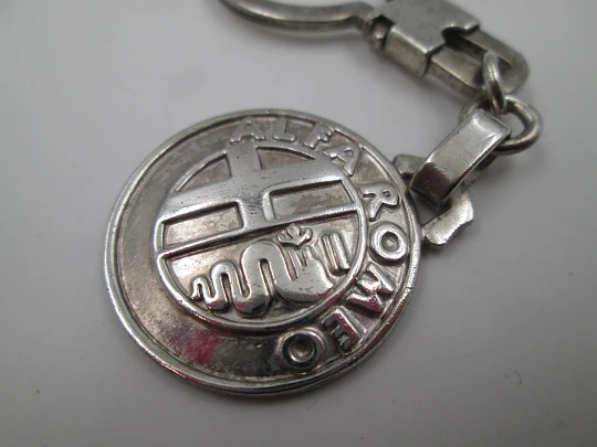 Alfa Romeo emblem circular keychain. 925 sterling silver. Chain and hook. Spain. 1980's