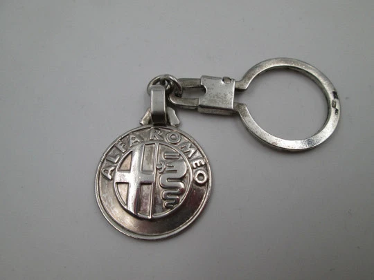 Alfa Romeo emblem circular keychain. 925 sterling silver. Chain and hook. Spain. 1980's