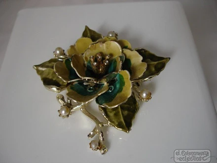 1930's Gold Tone Pearl and Rhinestone Floral shops Brooch