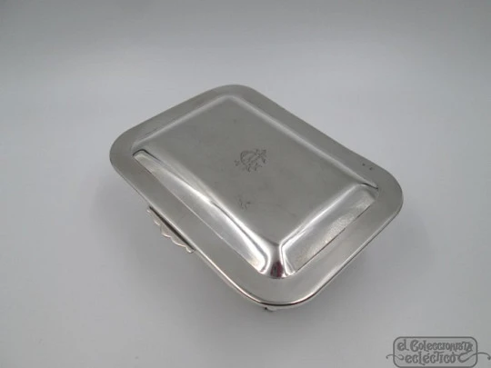 Caja joyero de mesa. Plata de ley. Patas garras león. Tapa articulada. España. 1970