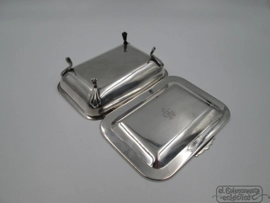 Caja joyero de mesa. Plata de ley. Patas garras león. Tapa articulada. España. 1970