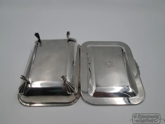 Caja joyero de mesa. Plata de ley. Patas garras león. Tapa articulada. España. 1970