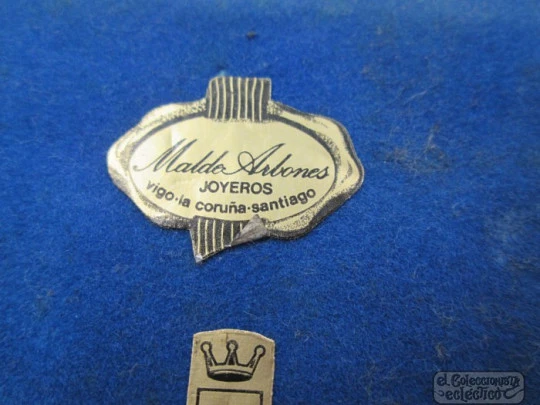 Caja joyero de sobremesa. Plata de ley. Platería Malde. Motivos gallones. 1970