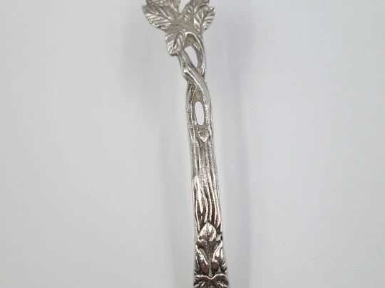 Cake serving shovel. 800 sterling silver. Floral and vegetable motifs. Europe. 1960's