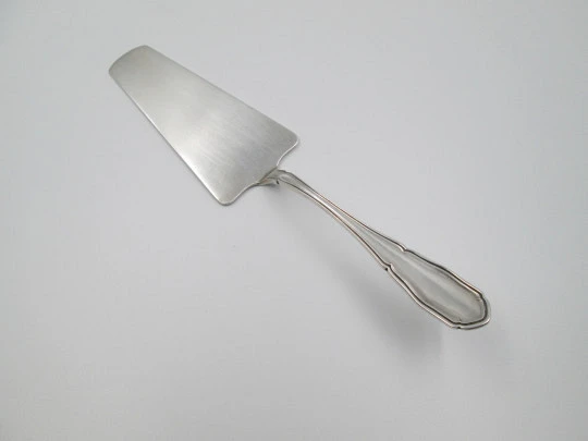 Cake serving shovel. 925 sterling silver. Handle with ribbed pattern. Hallmarks. Spain. 1960's