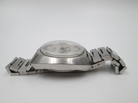 Certina DS-2 Turtle. Stainless steel. Manual wind. Calendar. Bracelet. Grey dial. 1970's