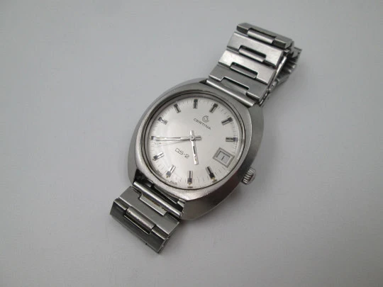 Certina DS-2 Turtle. Stainless steel. Manual wind. Calendar. Bracelet. Grey dial. 1970's