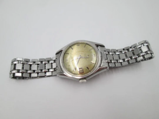 Certina DS Turtle. Stainless steel. Automatic. Calendar. Bracelet. Golden dial. 1970's