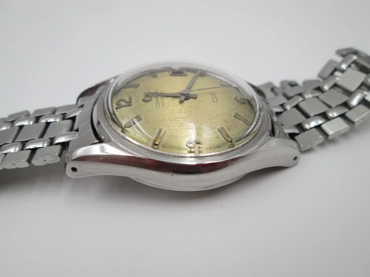 Certina DS Turtle. Stainless steel. Automatic. Calendar. Bracelet. Golden dial. 1970's