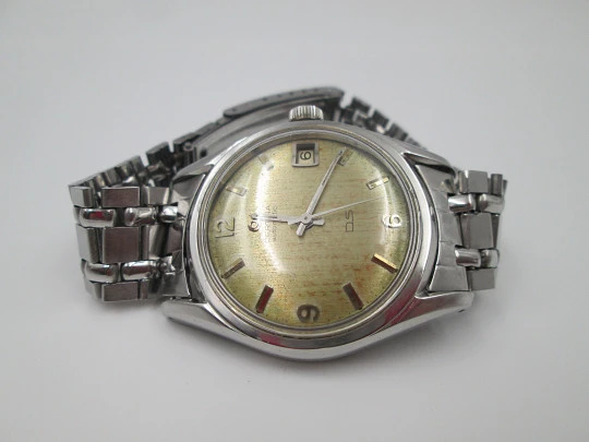 Certina DS Turtle. Stainless steel. Automatic. Calendar. Bracelet. Golden dial. 1970's