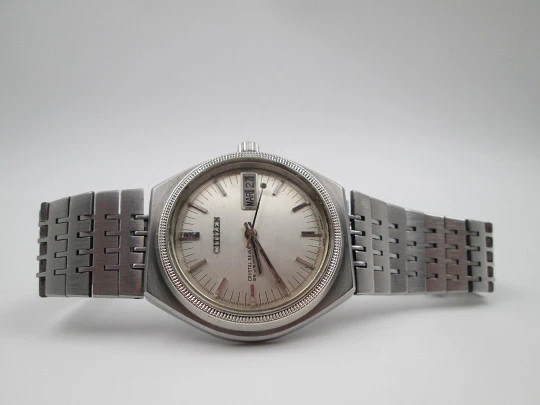 Citizen Crystal Seven. Acero inoxidable. Cuerda automática. Calendario. Brazalete. 1969