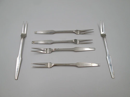 Colección de seis pinchos tenedores para aperitivos. Plata de ley 925 milésimas. 1970