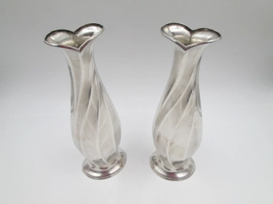 Couple modernist fine silver plated Hoka flower vases. Wavy body. Germany. 1930's