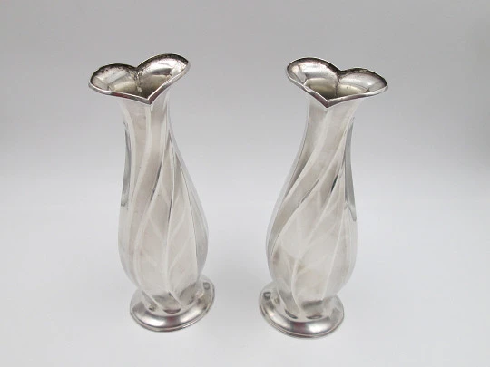 Couple modernist fine silver plated Hoka flower vases. Wavy body. Germany. 1930's