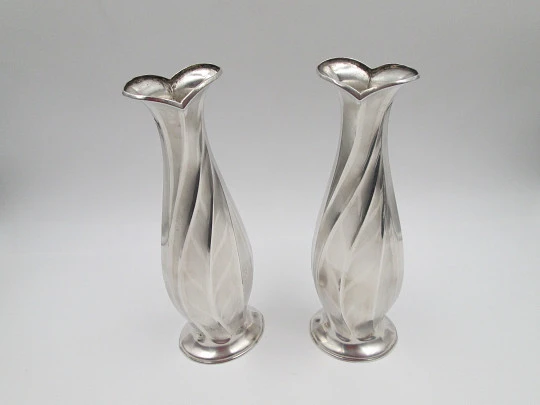 Couple modernist fine silver plated Hoka flower vases. Wavy body. Germany. 1930's