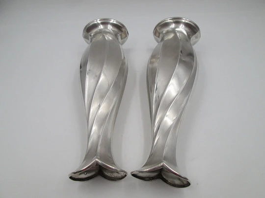 Couple modernist fine silver plated Hoka flower vases. Wavy body. Germany. 1930's