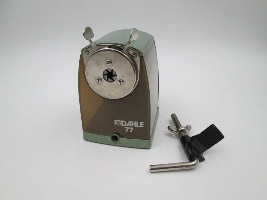 Dahle 77 adaptable desktop pencil sharpener. Green metal and plastic. Germany. 1960's