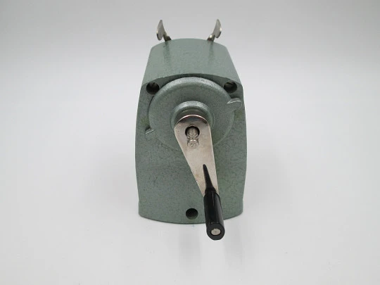 Dahle 77 adaptable desktop pencil sharpener. Green metal and plastic. Germany. 1960's