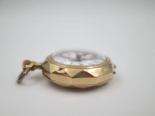 Decagonal pocket watch. 14k yellow gold. Stem-wind. Porcelain dial. Floral motifs. 1890