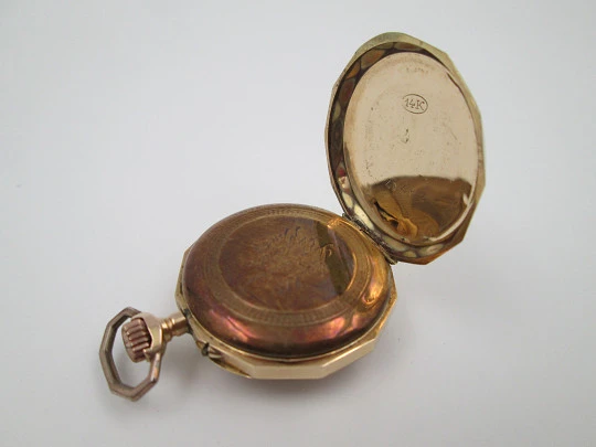 Decagonal pocket watch. 14k yellow gold. Stem-wind. Porcelain dial. Floral motifs. 1890