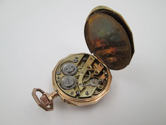 Decagonal pocket watch. 14k yellow gold. Stem-wind. Porcelain dial. Floral motifs. 1890