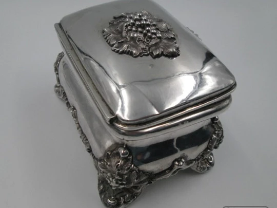 Desk jewellery box. Sterling silver and vermeil. Grapes and vine leaves motifs. Europe. 1940's