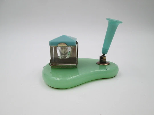 Desk table pen stand with inkwell. Green resin and plastic. Bitone metal. Europe. 1960's