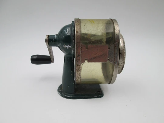 Desk table pencil sharpener. Metal & celluloid. Cylindrical cutter. Hand crank. 1950's. USA