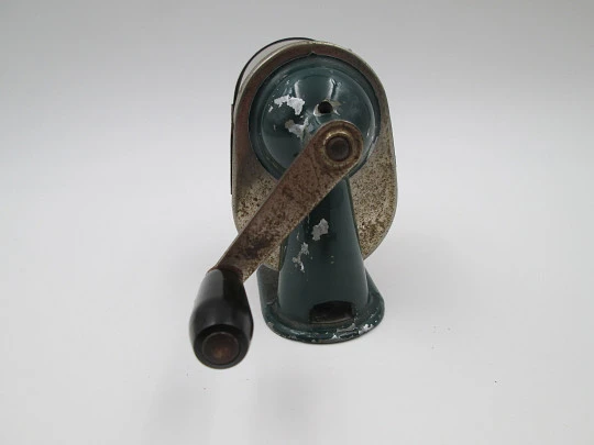 Desk table pencil sharpener. Metal & celluloid. Cylindrical cutter. Hand crank. 1950's. USA