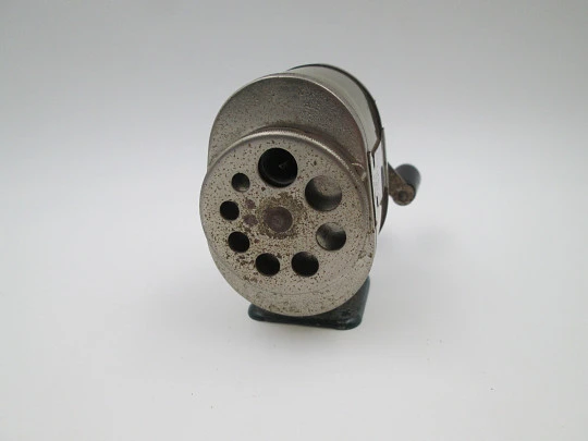 Desk table pencil sharpener. Metal & celluloid. Cylindrical cutter. Hand crank. 1950's. USA