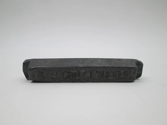 Desktop advertising lead paperweight. La Cruz Foundry. Rectangular shape. Spain. 1940's