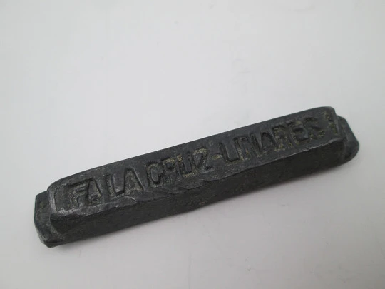 Desktop advertising lead paperweight. La Cruz Foundry. Rectangular shape. Spain. 1940's