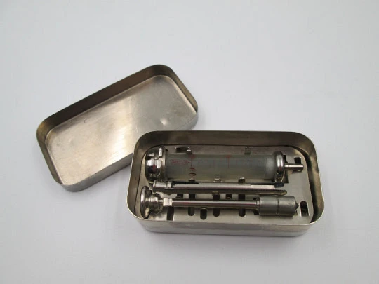 Detachable syringe Record travel set with needles and sterilizer. Stainless steel. 1950's