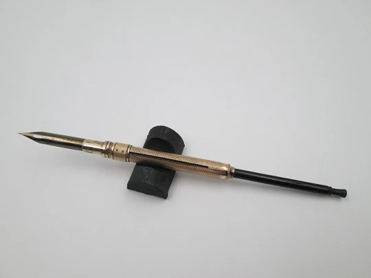 Dip calligraphy pen. Gold plated & hard rubber. Extendable end. Guilloche. Europe. 1900's