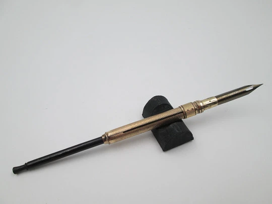 Dip calligraphy pen. Gold plated & hard rubber. Extendable end. Guilloche. Europe. 1900's