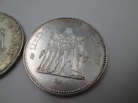 Dos monedas 50 francos República Francesa. Plata de ley. Hércules (Dupré). 1977-78