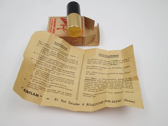 Encendedor de bolsillo a metanol Airflam. Estuche e instrucciones. Alemania. 1952