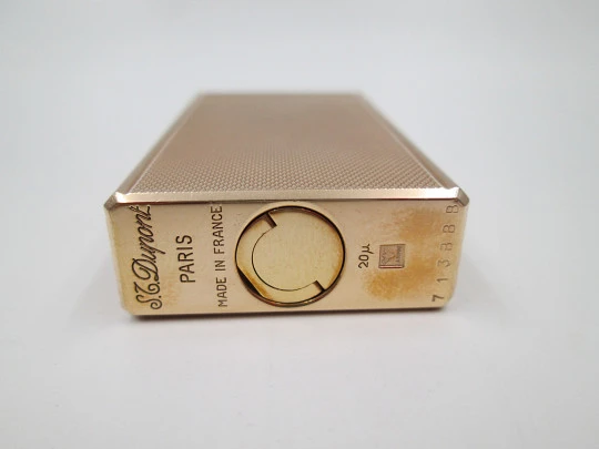 Encendedor gas S.T. Dupont París. Chapado en oro 20 micras. Funda tela. Francia. 1990