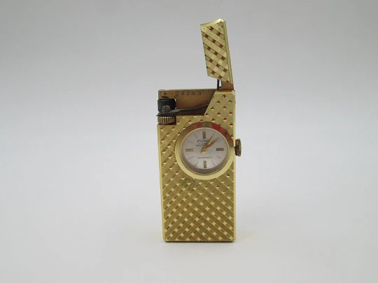 Encendedor reloj mecánico Foska. Metal chapado oro. Patrón romboidal. Suiza. 1960