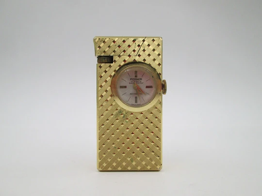 Encendedor reloj mecánico Foska. Metal chapado oro. Patrón romboidal. Suiza. 1960