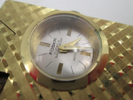 Encendedor reloj mecánico Foska. Metal chapado oro. Patrón romboidal. Suiza. 1960