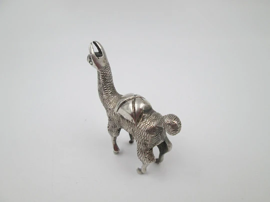 Escultura en miniatura figura llama. Plata de ley 925 milésimas. Sudamérica. 1970