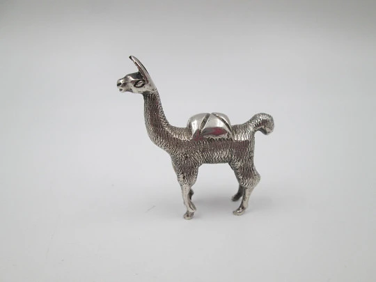 Escultura en miniatura figura llama. Plata de ley 925 milésimas. Sudamérica. 1970