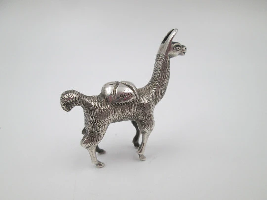 Escultura en miniatura figura llama. Plata de ley 925 milésimas. Sudamérica. 1970