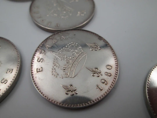 Estuche con diez monedas de plata de ley de la dinastía borbónica. España. 1980