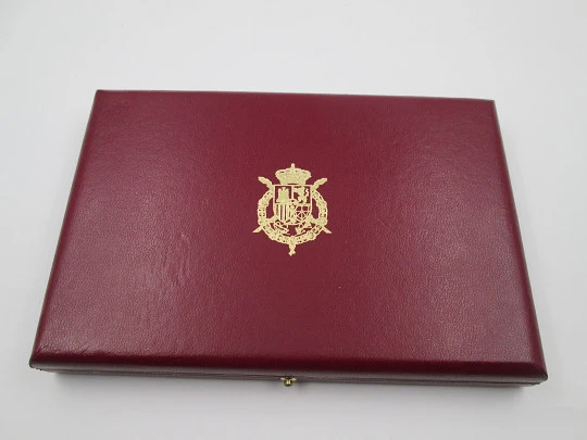 Estuche con diez monedas de plata de ley de la dinastía borbónica. España. 1980