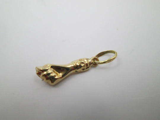 Figa / higa hand pendant. 18 karat yellow gold. Geometric ornaments. 1960's. Spain