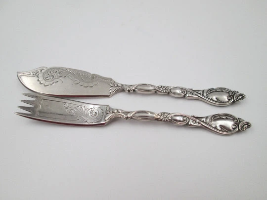 Fish serving cutlery set. Silver plated metal. Vegetable motifs. England. 1930's